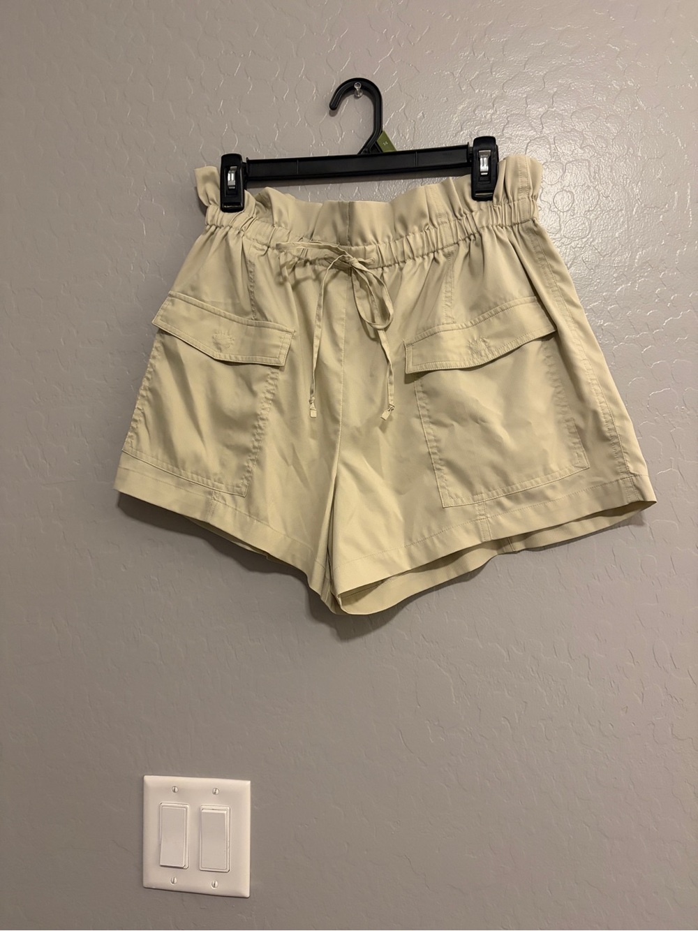 Girlfriend Collective Cora Pocket Paper bag Shorts size Large - Picture 2 of 9